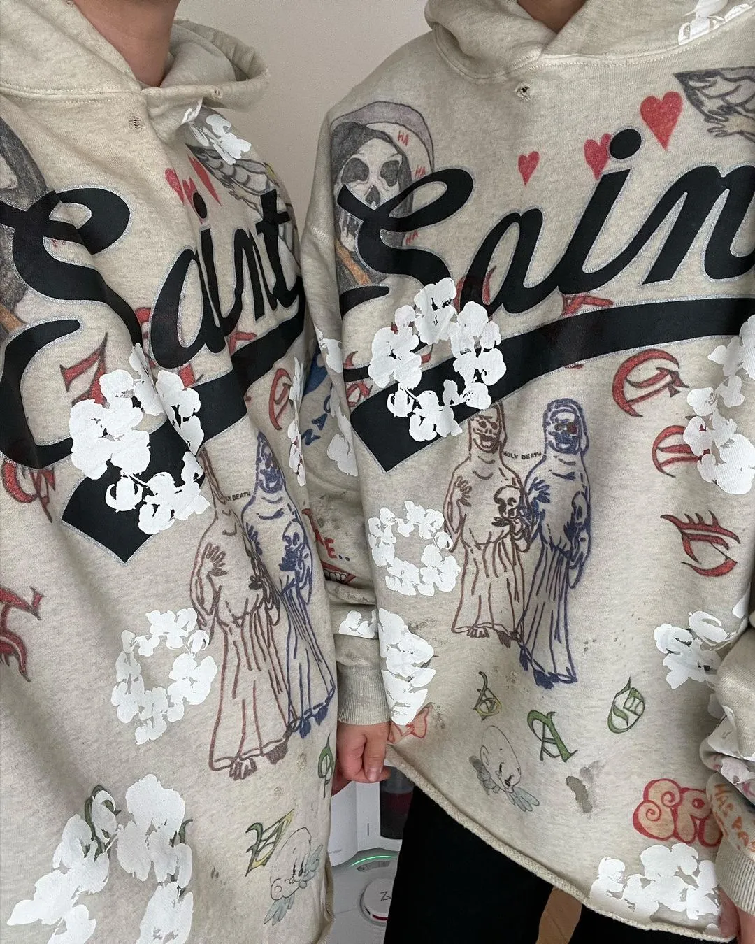 DENIM TEARS × ©SAINT M×××××× "SAINT TEARS" Graffiti Hoodie Joint Model Cotton Graffiti Hoodie Fully Printed Washed Distressed Holes Vintage Sweatshirt Gray S-XL Super Heavy Duty! The whole piece is printed with 35 screens and counterpoint printing!